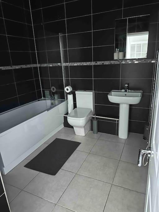 Modern Apartment, 1Km From City! Newcastle Upon Tyne Kültér fotó